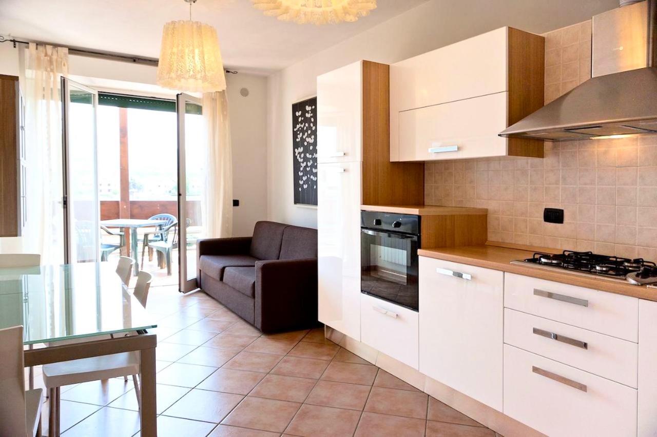 Isa-Apartments 4 Beds In Residence With Swimming-Pool In San Vincenzo, Just 600 Meters From The Sea エクステリア 写真