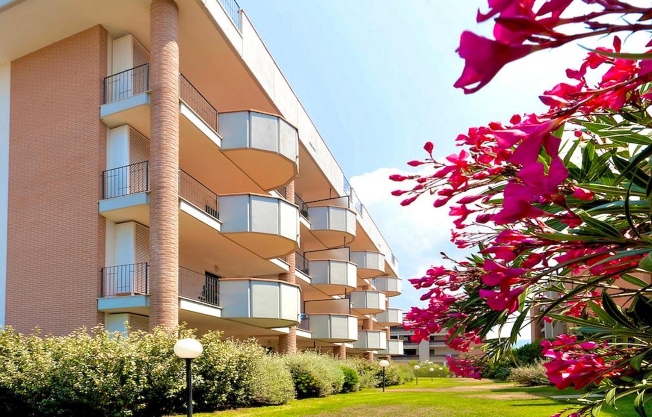 Isa-Apartments 4 Beds In Residence With Swimming-Pool In San Vincenzo, Just 600 Meters From The Sea エクステリア 写真