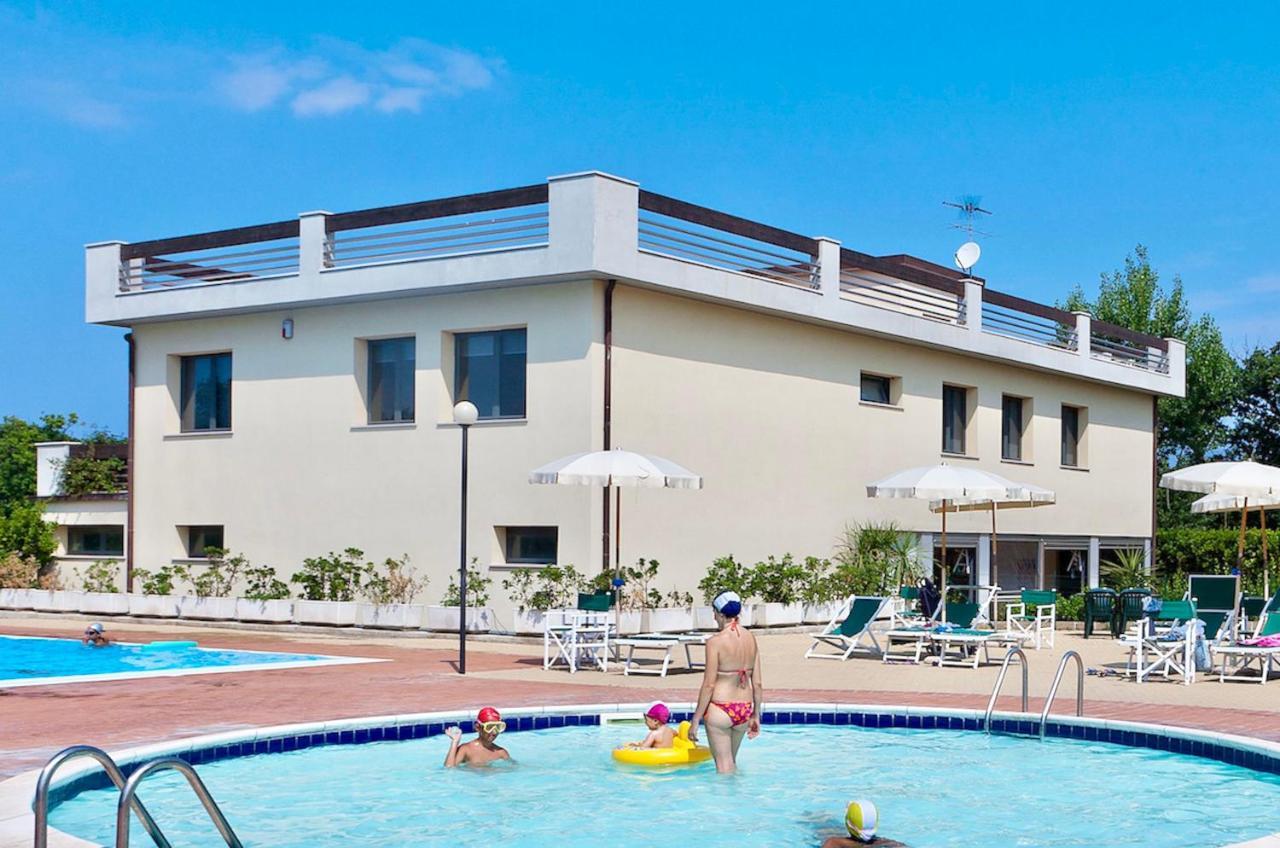 Isa-Apartments 4 Beds In Residence With Swimming-Pool In San Vincenzo, Just 600 Meters From The Sea エクステリア 写真