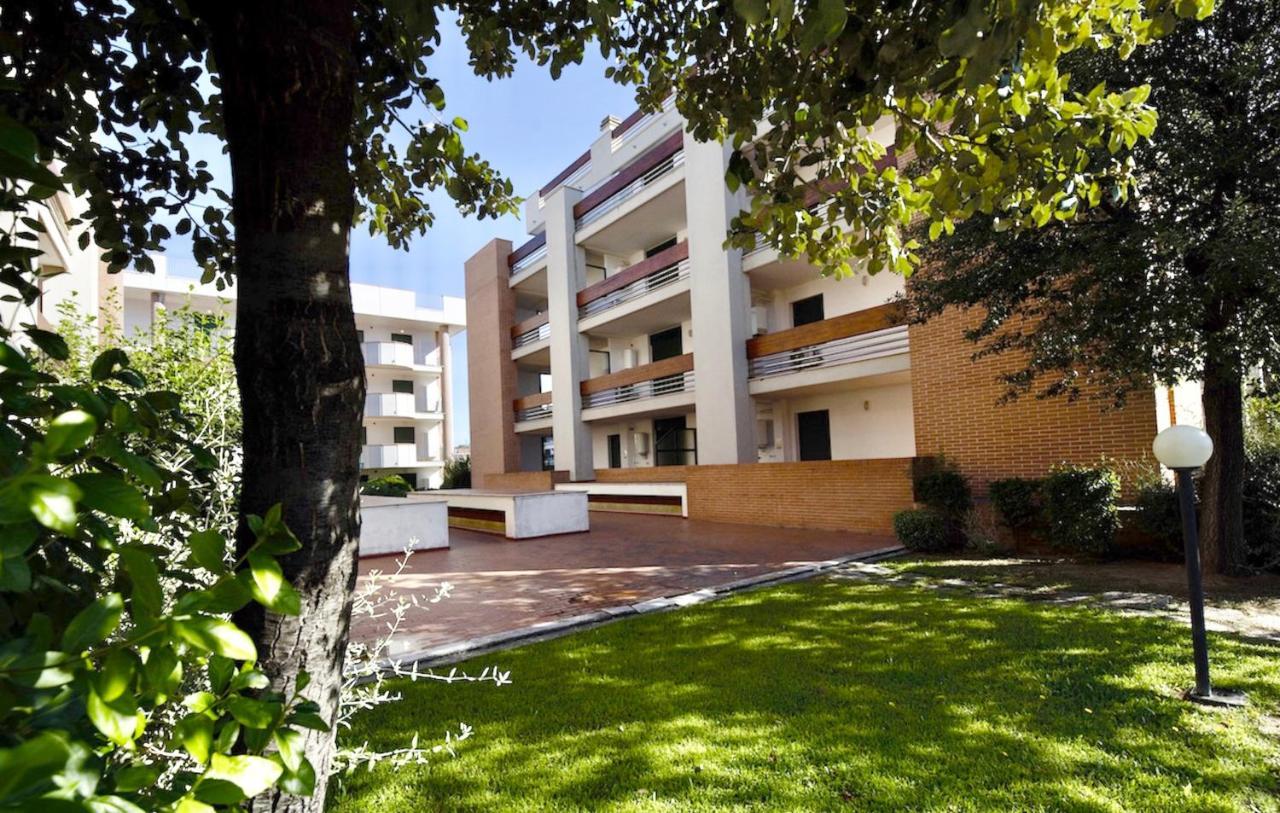 Isa-Apartments 4 Beds In Residence With Swimming-Pool In San Vincenzo, Just 600 Meters From The Sea エクステリア 写真